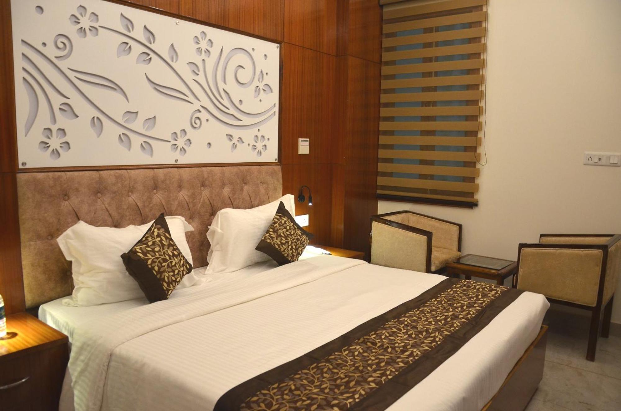 Fabhotel Roselle Inn Lucknow Bagian luar foto